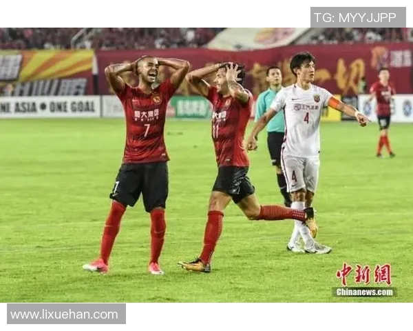 足球亚冠精彩对决引发热潮球迷热情高涨期待球队表现 足球亚冠精彩对决引发热潮球迷热情高涨期待球队表现